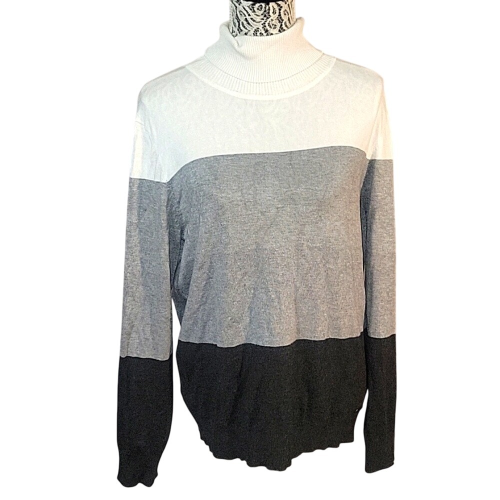 Colorblock Turtleneck Sweater - Gray, White, and Black